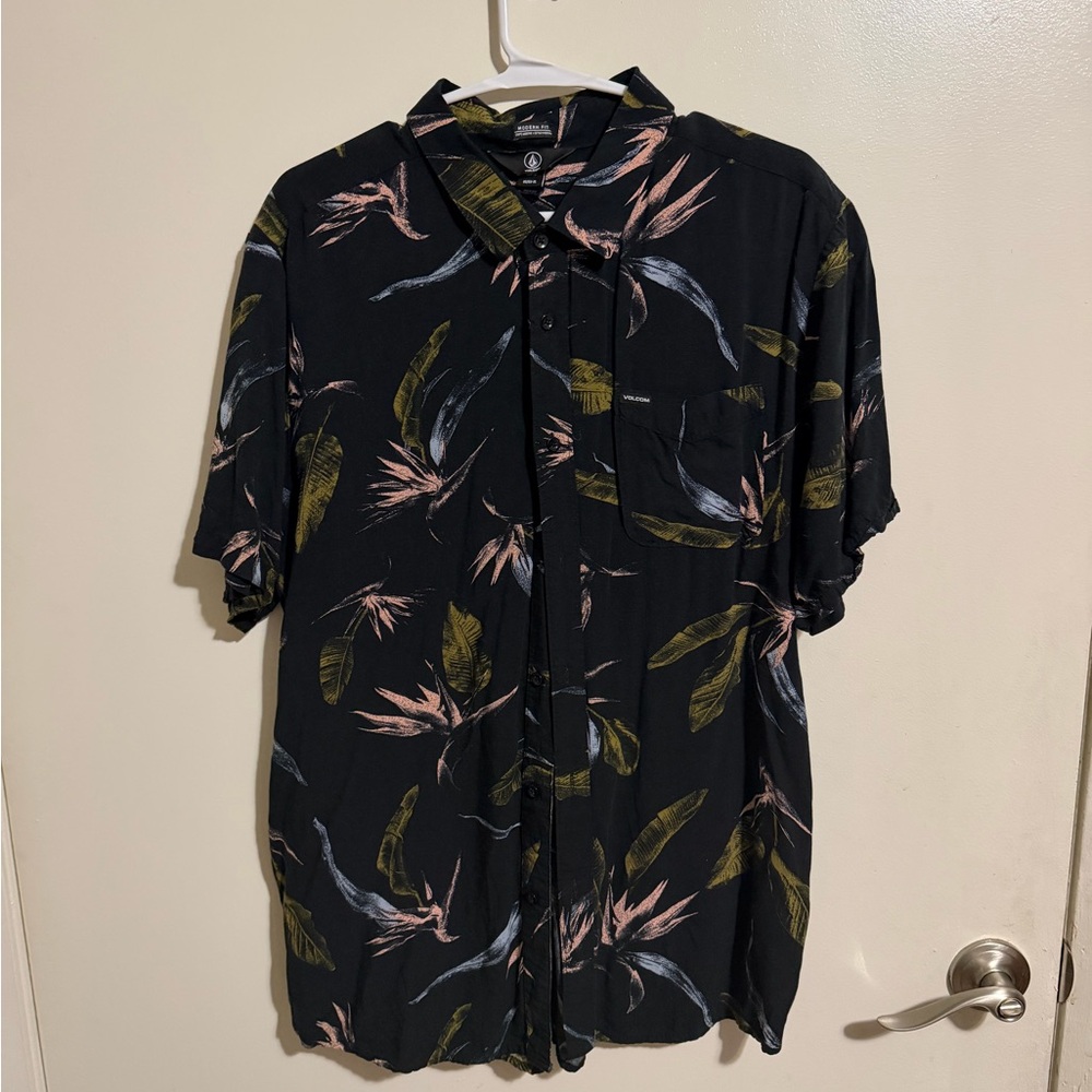 Volcom Black Tropical Leaf Short-Sleeve Button-Up Shirt
